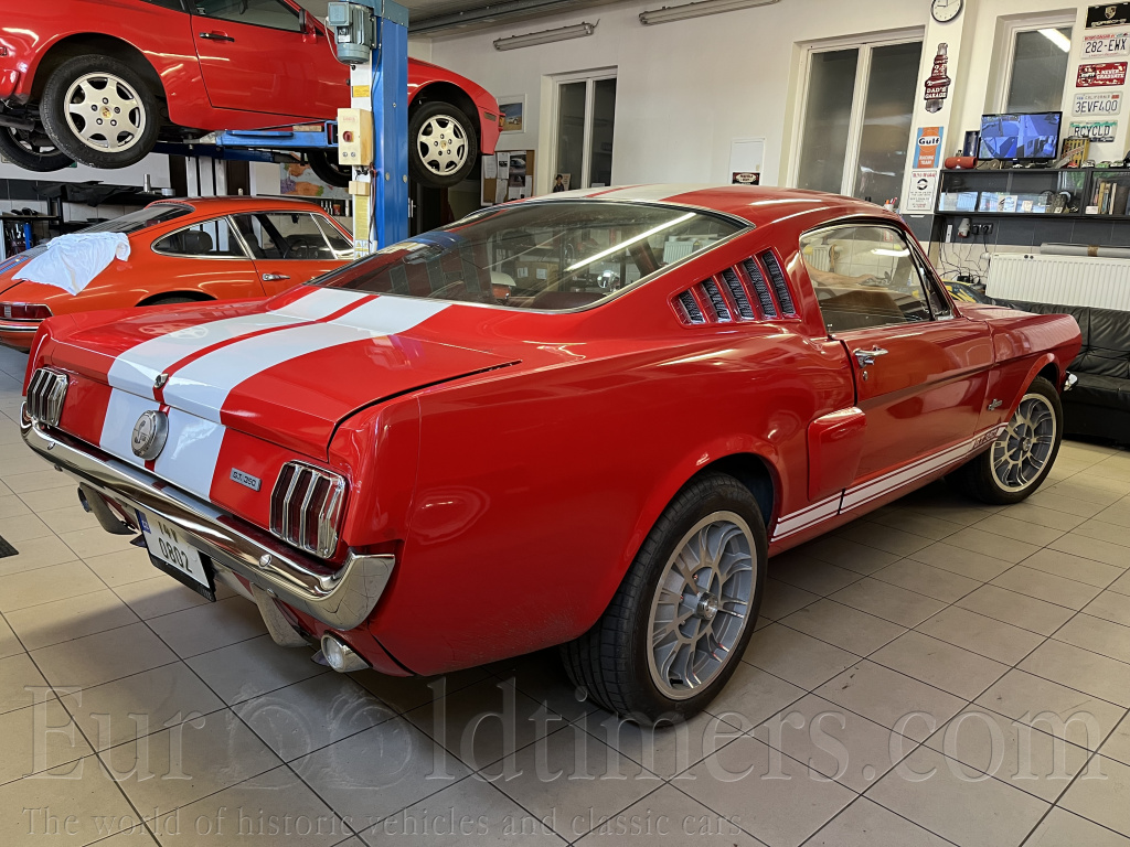 Ford Mustang Fastback GT 350