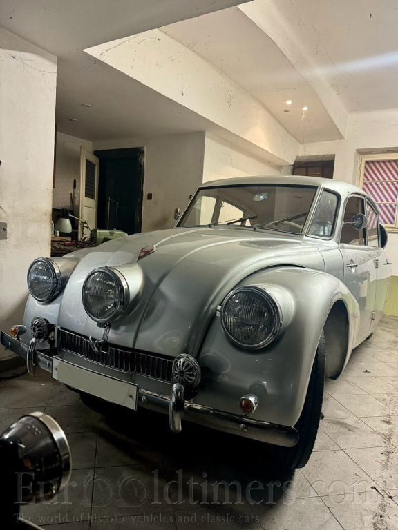 Tatra 87