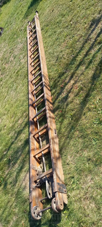 Automobilový hasičský žebřík PRAGA RN 16