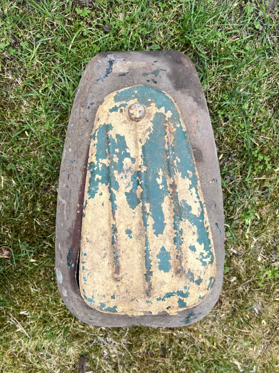 Jawa Pérák + Pionýr – nádrž, rám, motor