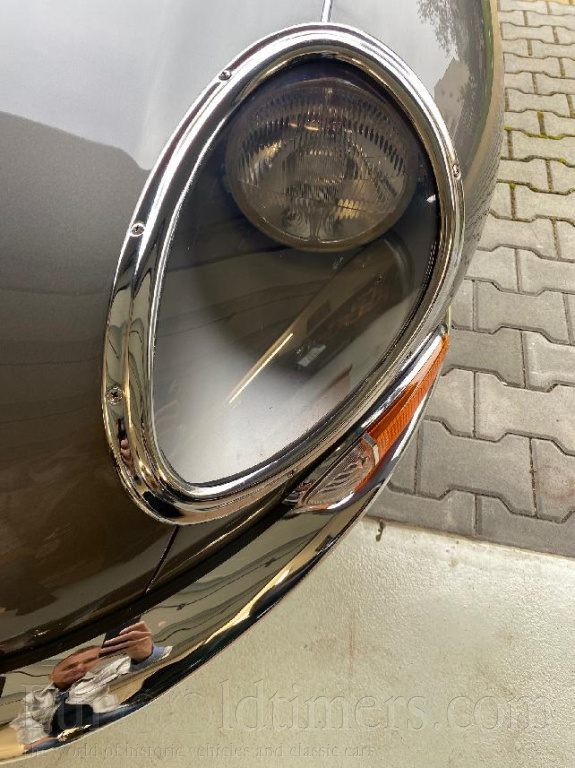 Jaguar E-Type 4.2 Series 1½ (1967)