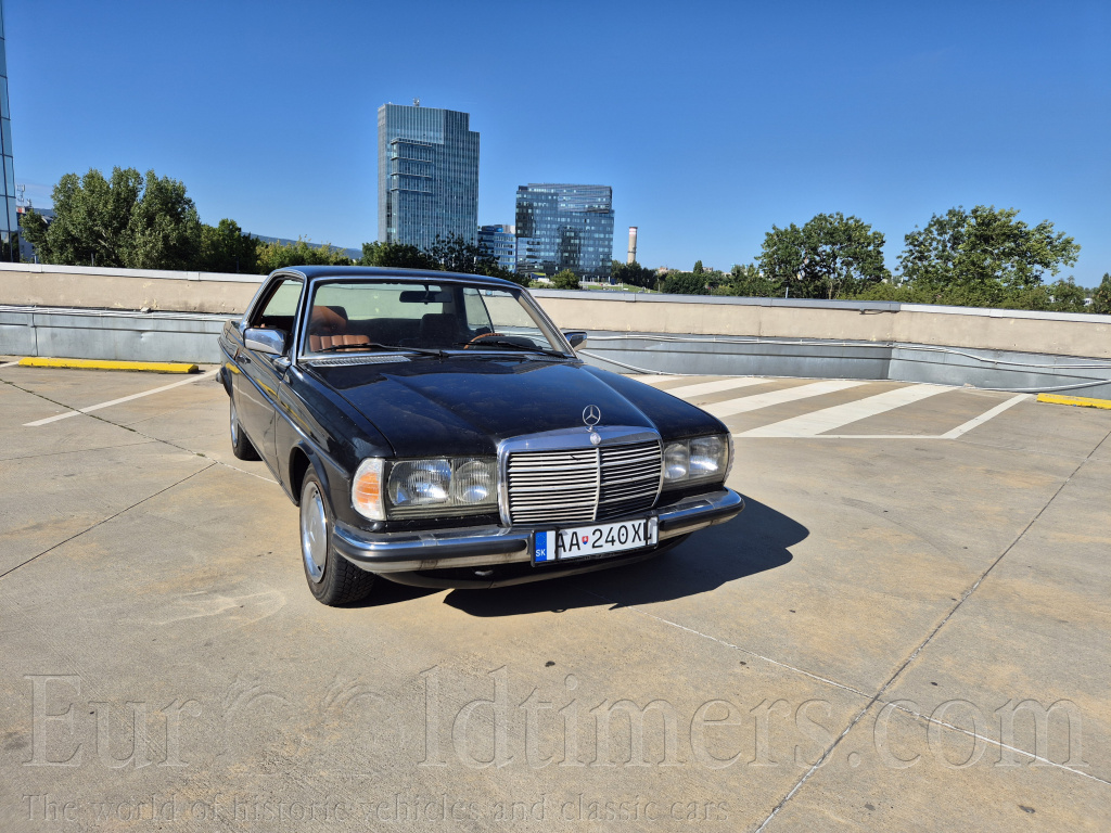 Mercedes 230C w123