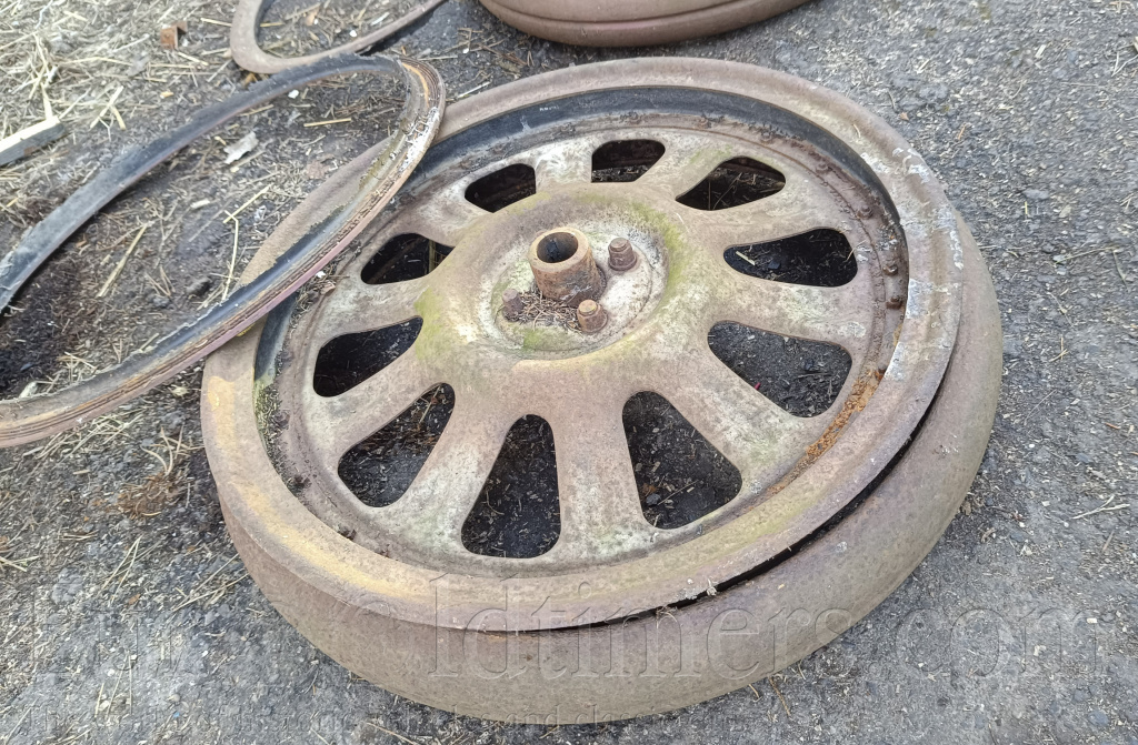 Kola na muniční vozík IF8 