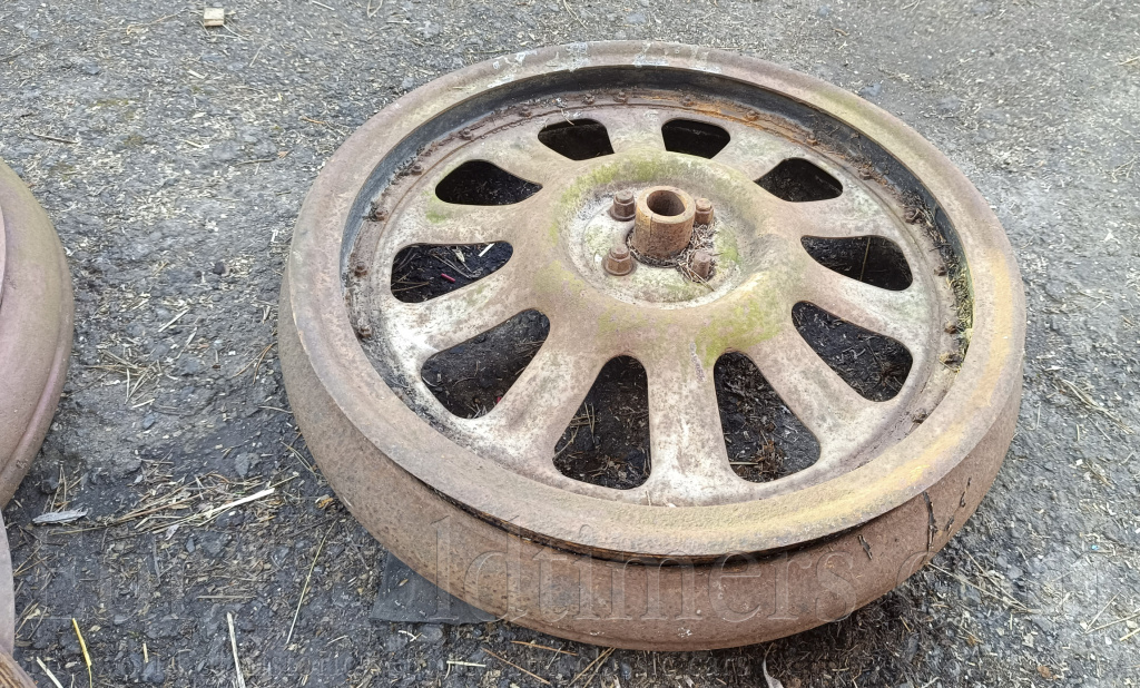 Kola na muniční vozík IF8 