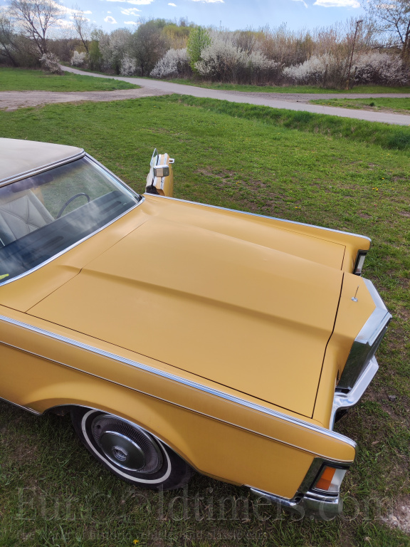 Lincoln continental coupe mark III