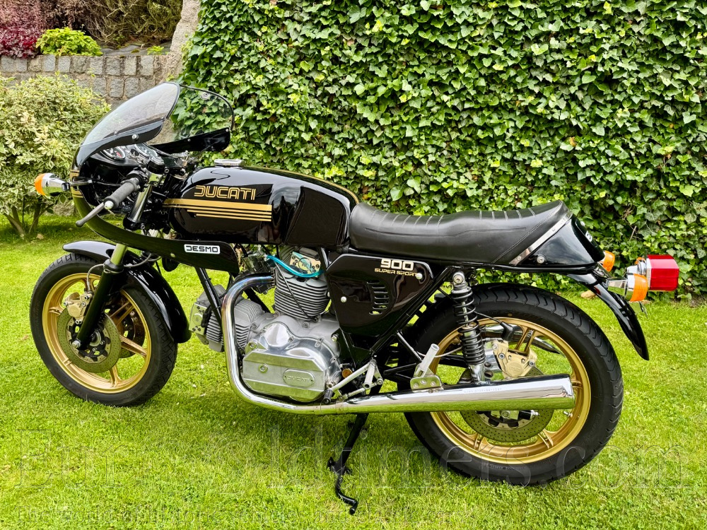 Ducati 900SS