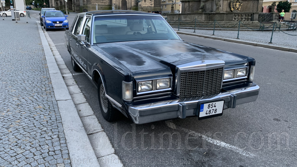 LINCOLN TOWN CAR V8 5L 