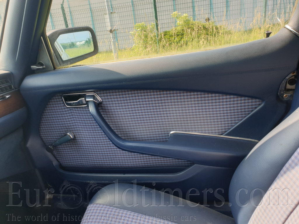 Mercedes-Benz 280SE W116 Stříbrná