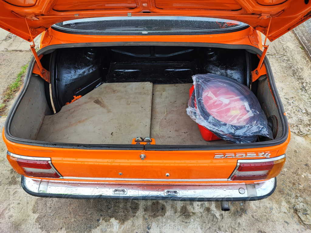 BMW 2002 Tii, rv. 1975, platný Tp