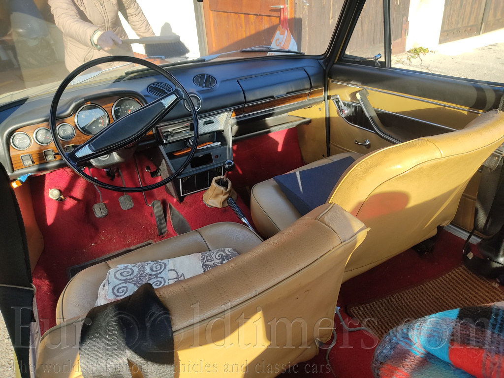 Lada VAZ 2103