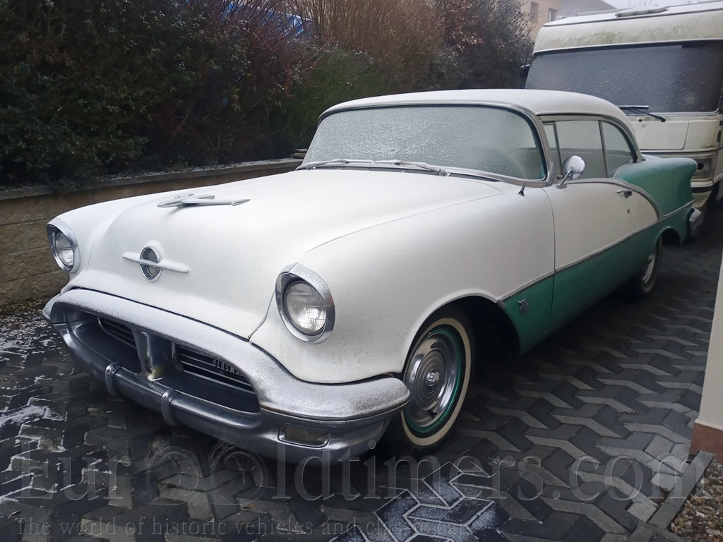 Oldsmobile Super “88“ Holiday Coupe