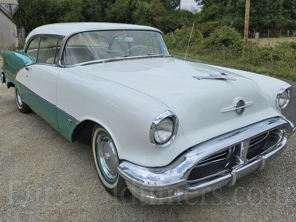 Oldsmobile Super “88“ Holiday Coupe