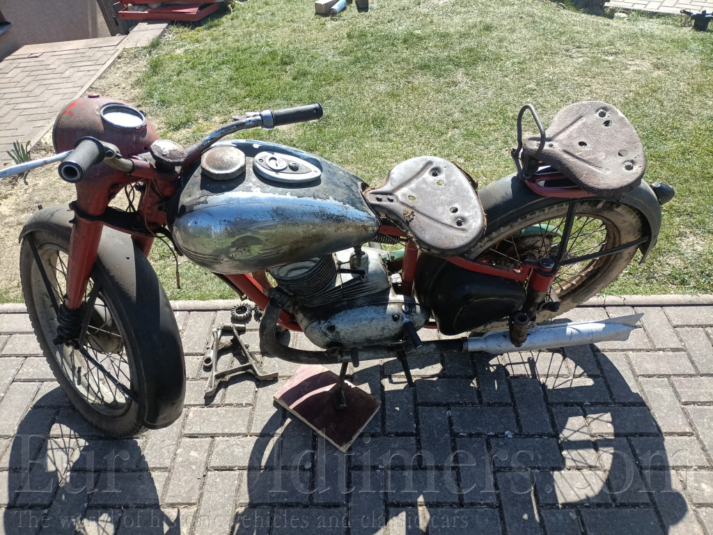 Jawa 250 Pérák 