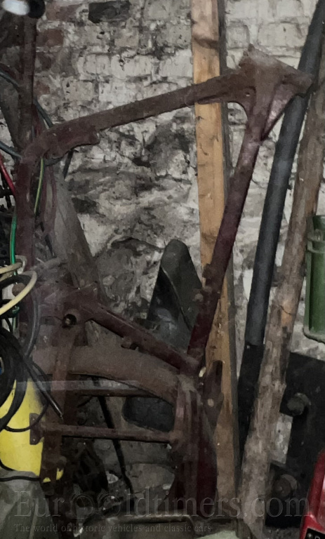 Jawa Pérák + Pionýr – nádrž, rám, motor