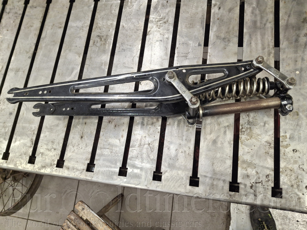 Díly na předválečné moto