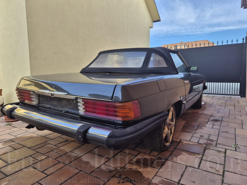 Mercedes Benz SL380 W107
