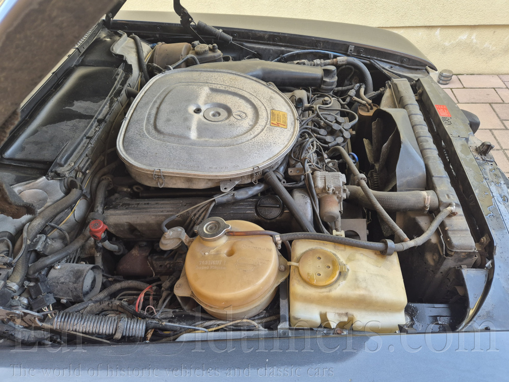 Mercedes Benz SL380 W107