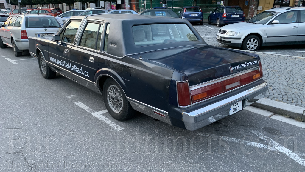 LINCOLN TOWN CAR V8 5L 